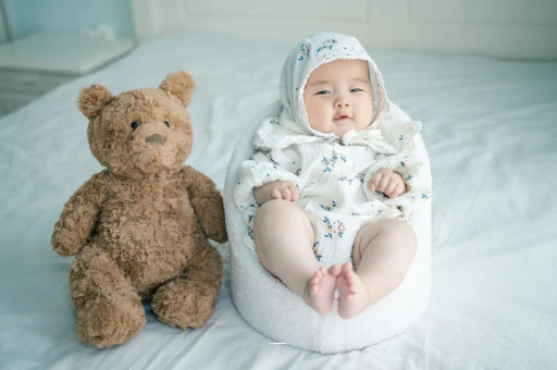达州宝宝吃不饱母乳的症状